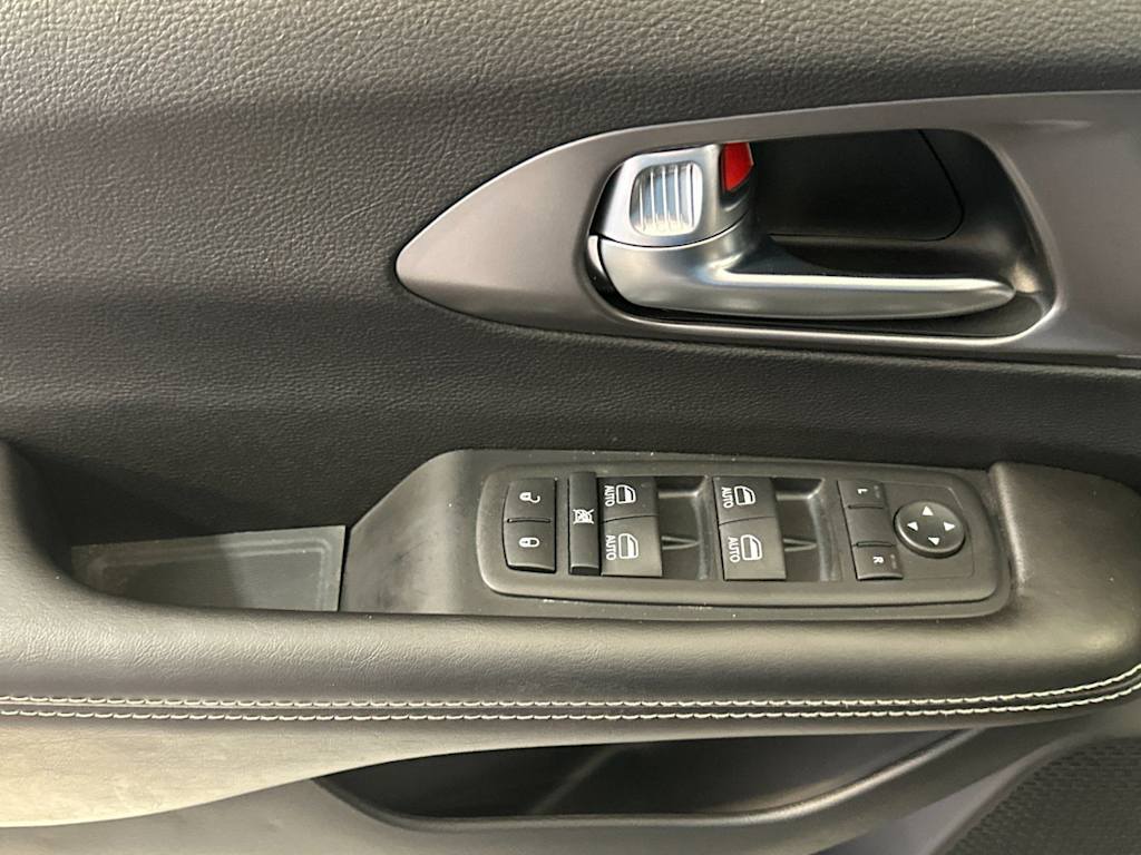 Thumbnail: 2026 Chrysler Pacifica - 20