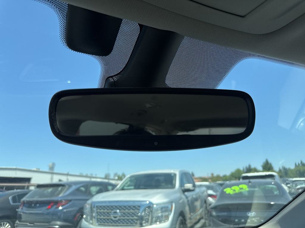 Thumbnail: 2021 Chrysler Pacifica - 25
