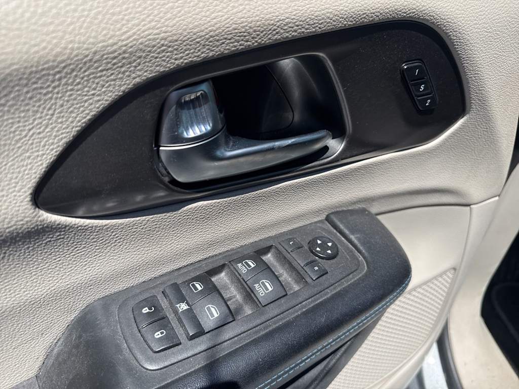 Thumbnail: 2021 Chrysler Pacifica - 22