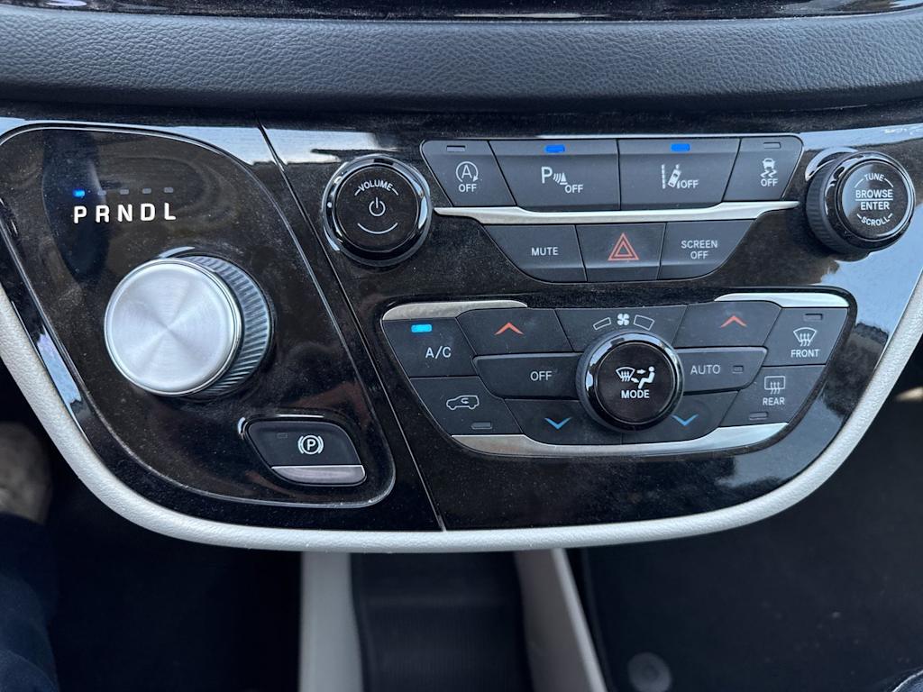 Thumbnail: 2021 Chrysler Pacifica - 26