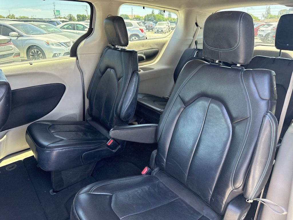 Thumbnail: 2021 Chrysler Pacifica - 10