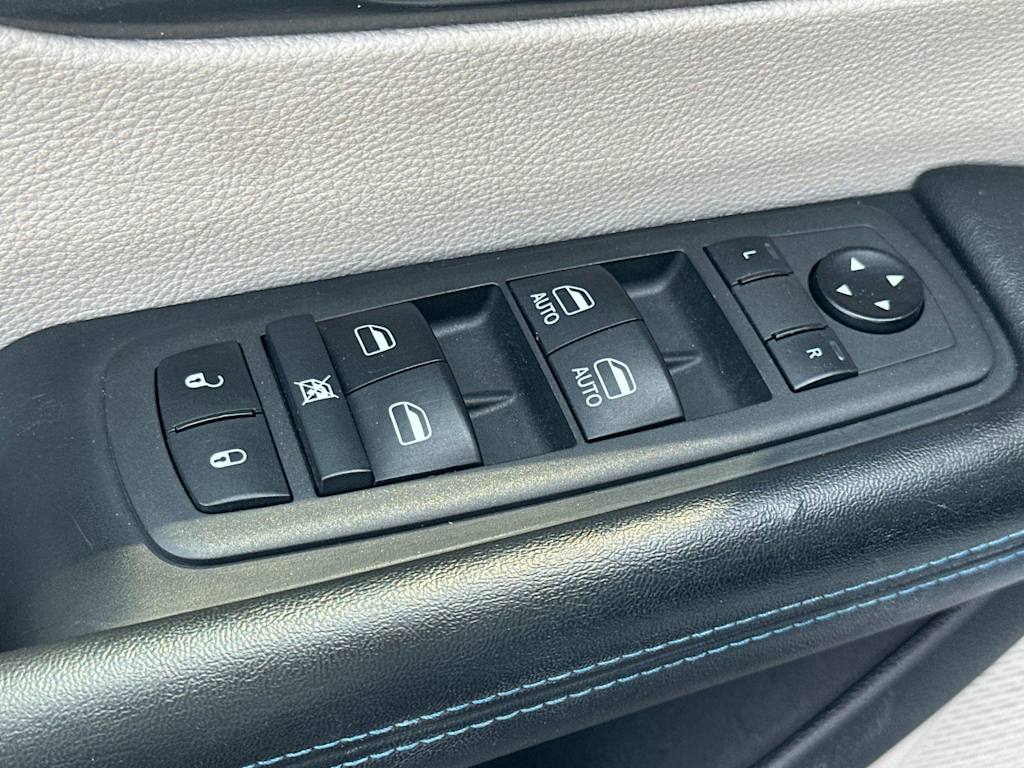 Thumbnail: 2021 Chrysler Pacifica - 22