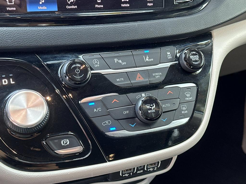 Thumbnail: 2021 Chrysler Pacifica - 25
