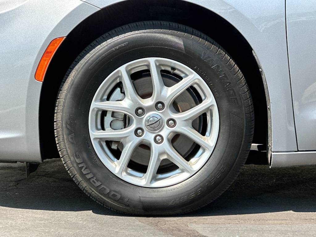 Thumbnail: 2021 Chrysler Pacifica - 8