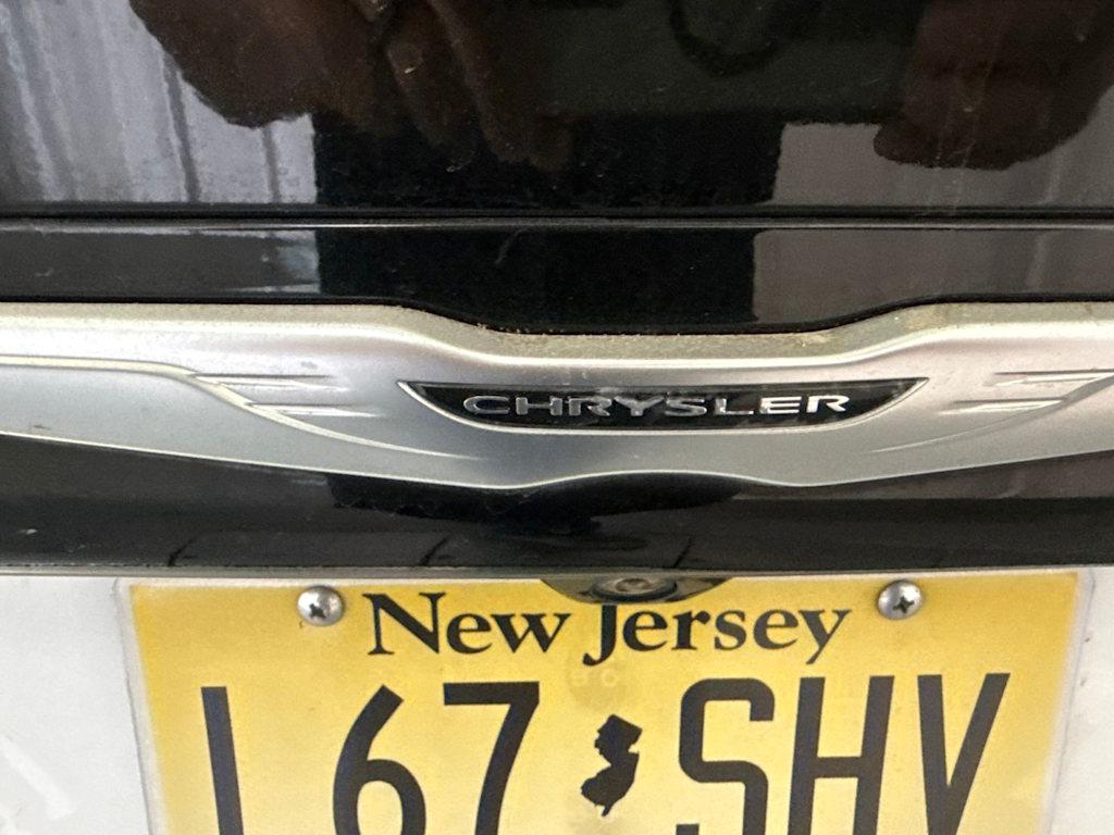 Thumbnail: 2023 Chrysler Voyager - 21