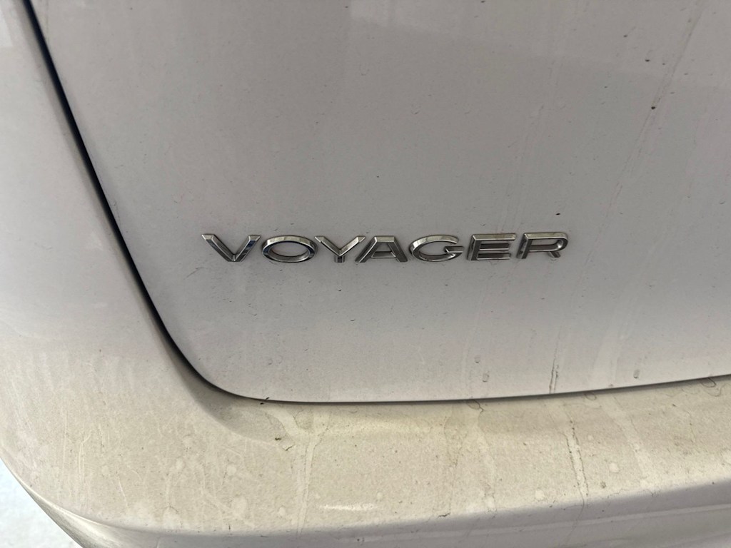 Thumbnail: 2023 Chrysler Voyager - 7