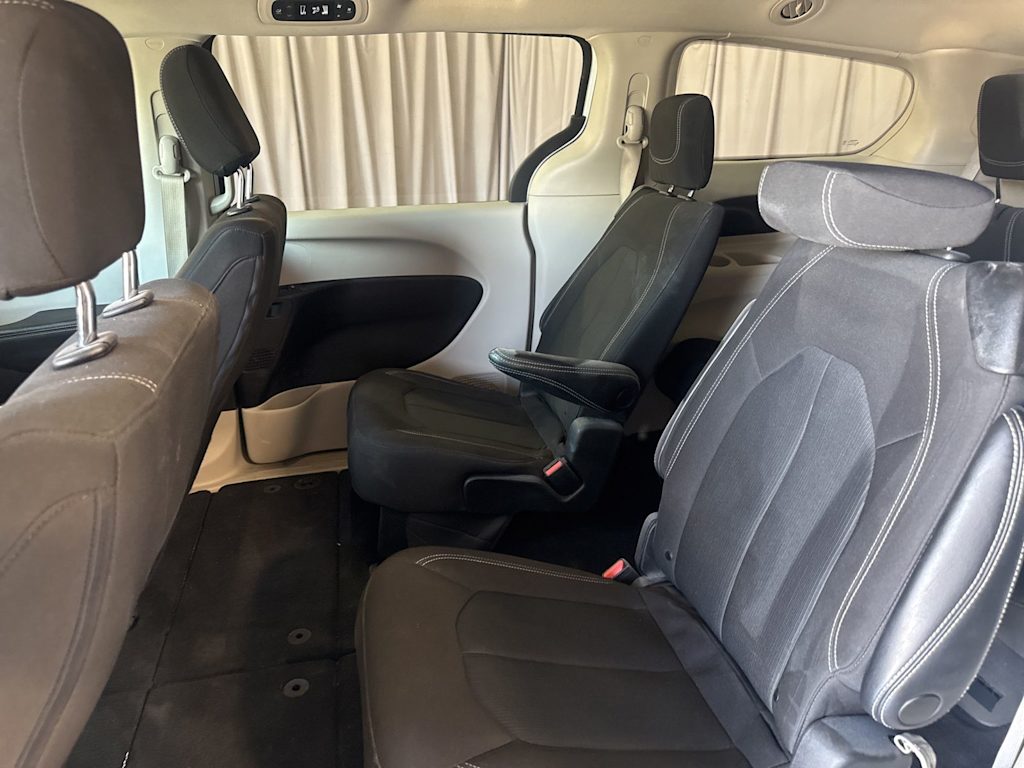 Thumbnail: 2023 Chrysler Voyager - 9