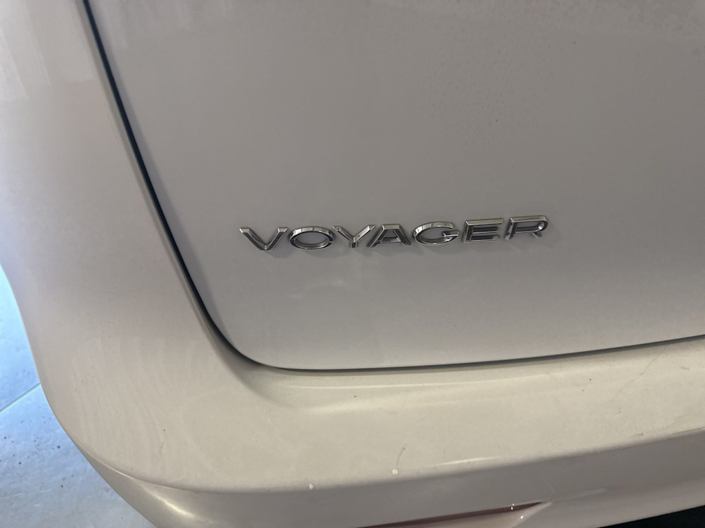 Thumbnail: 2023 Chrysler Voyager - 6