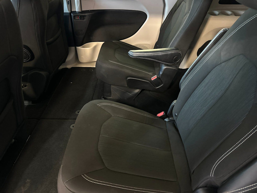 Thumbnail: 2023 Chrysler Voyager - 12