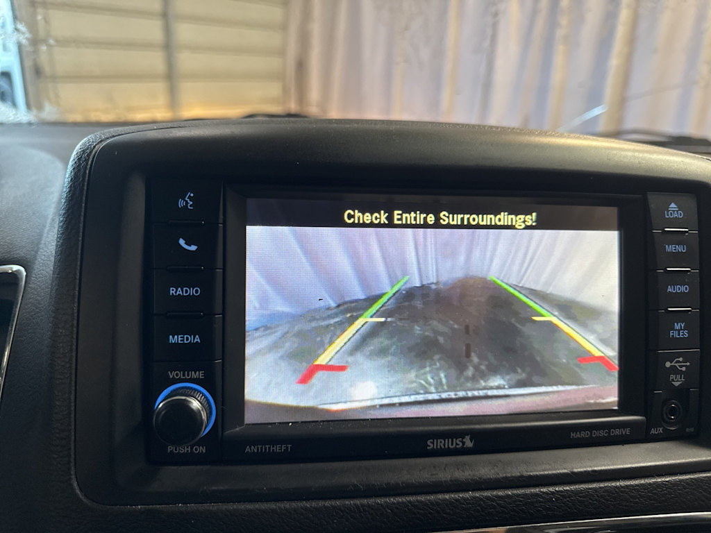 Thumbnail: 2016 Chrysler Town & Country - 21