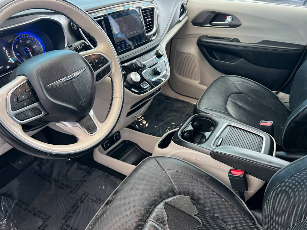Thumbnail: 2018 Chrysler Pacifica - 9