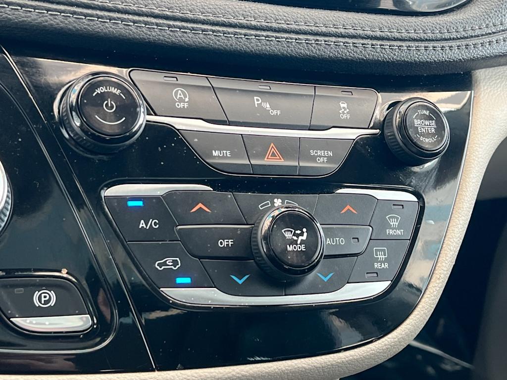 Thumbnail: 2018 Chrysler Pacifica - 27