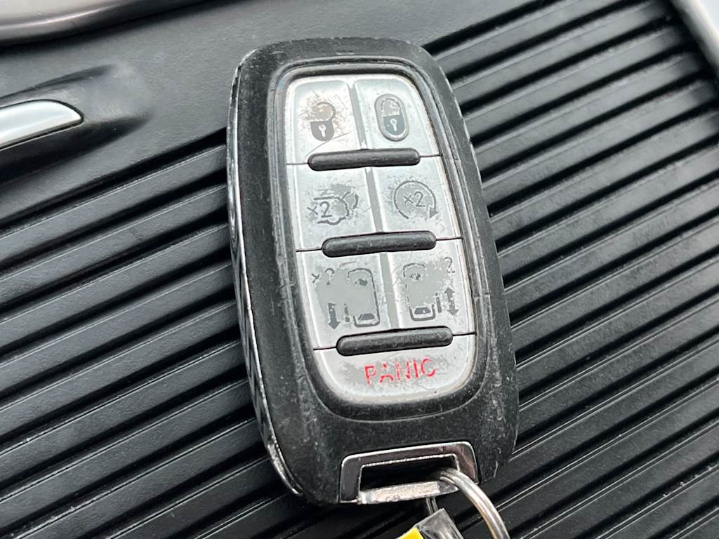 Thumbnail: 2018 Chrysler Pacifica - 16