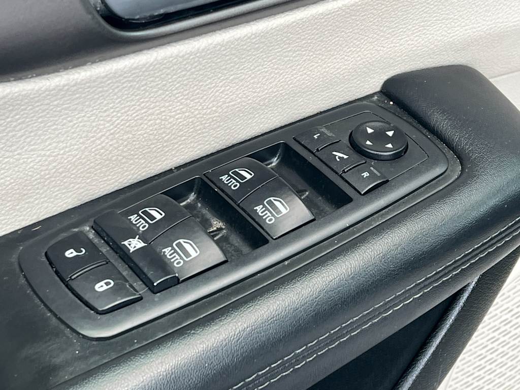 Thumbnail: 2018 Chrysler Pacifica - 22