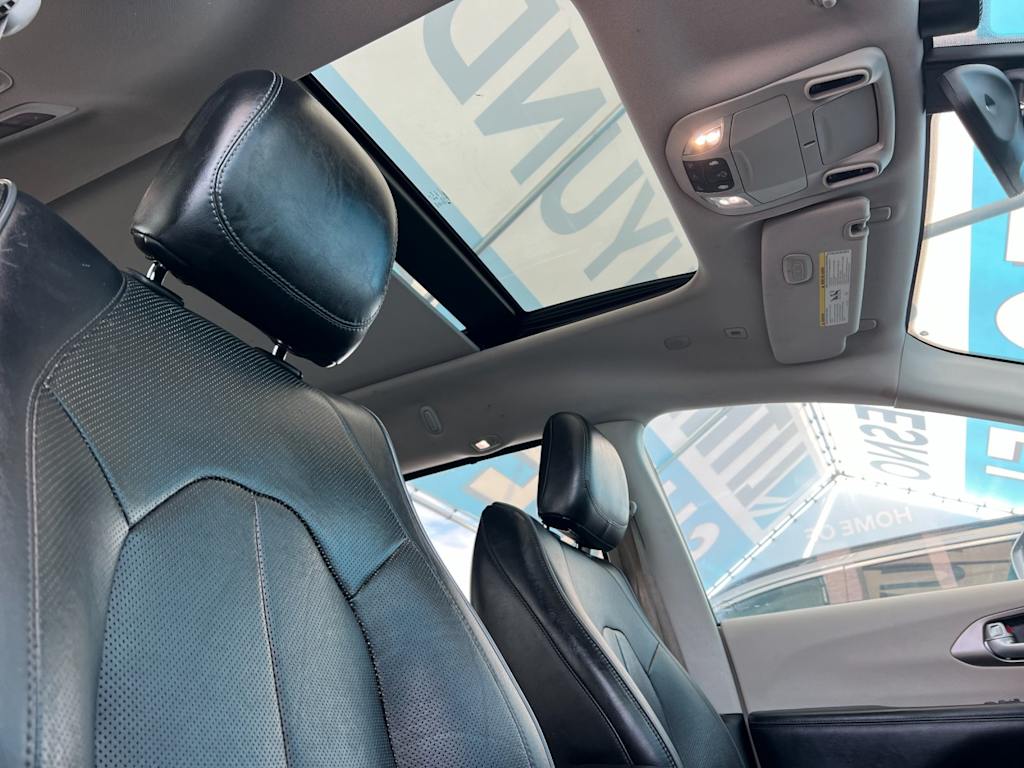 Thumbnail: 2018 Chrysler Pacifica - 24