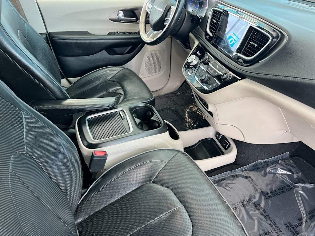 Thumbnail: 2018 Chrysler Pacifica - 11