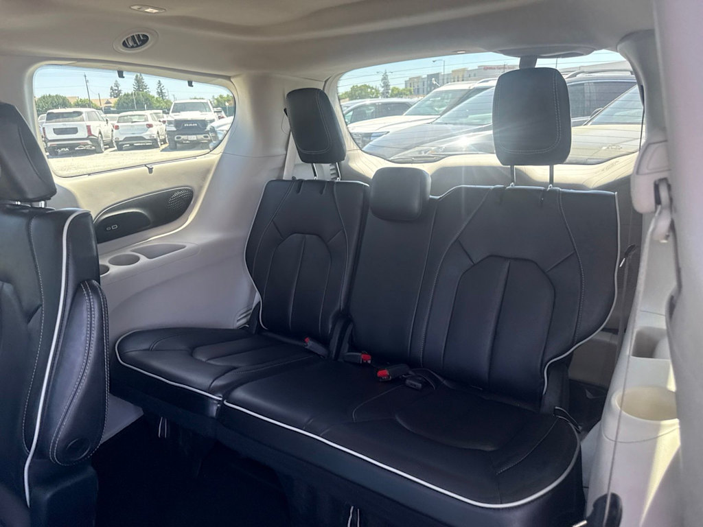 Thumbnail: 2023 Chrysler Pacifica - 10