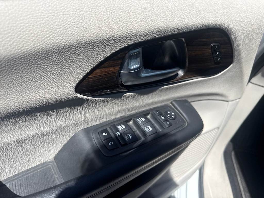 Thumbnail: 2023 Chrysler Pacifica - 22