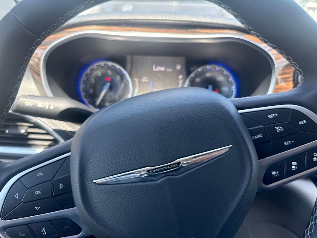 Thumbnail: 2023 Chrysler Pacifica - 25