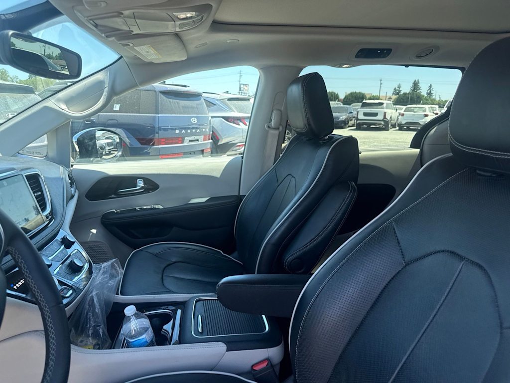 Thumbnail: 2023 Chrysler Pacifica - 9