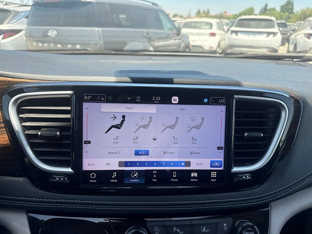 Thumbnail: 2023 Chrysler Pacifica - 11