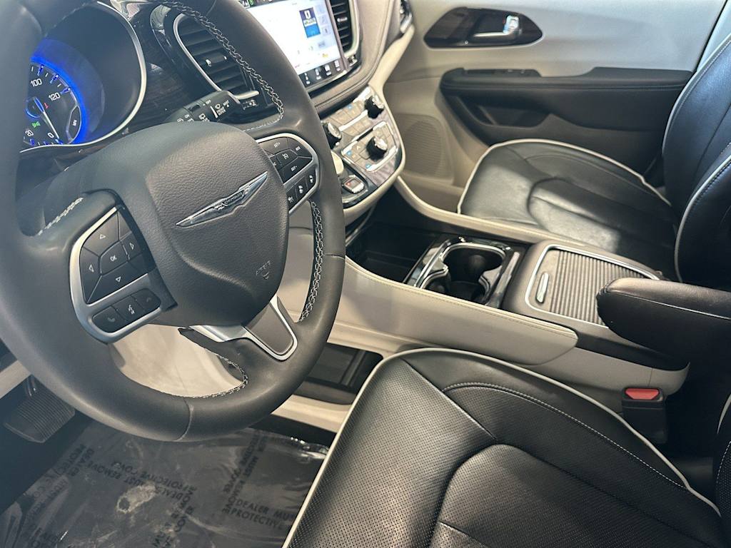 Thumbnail: 2023 Chrysler Pacifica - 8