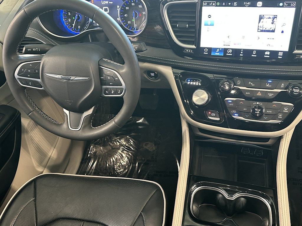 Thumbnail: 2023 Chrysler Pacifica - 20