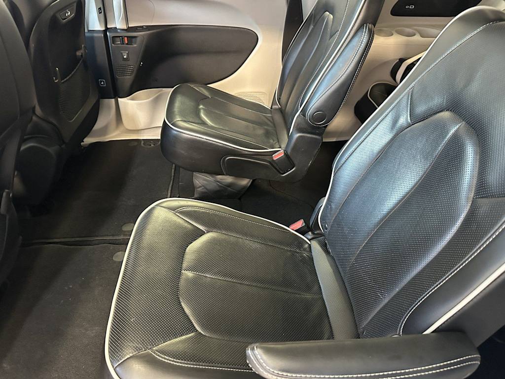 Thumbnail: 2023 Chrysler Pacifica - 9