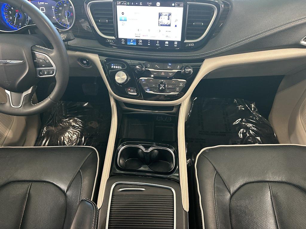 Thumbnail: 2023 Chrysler Pacifica - 15