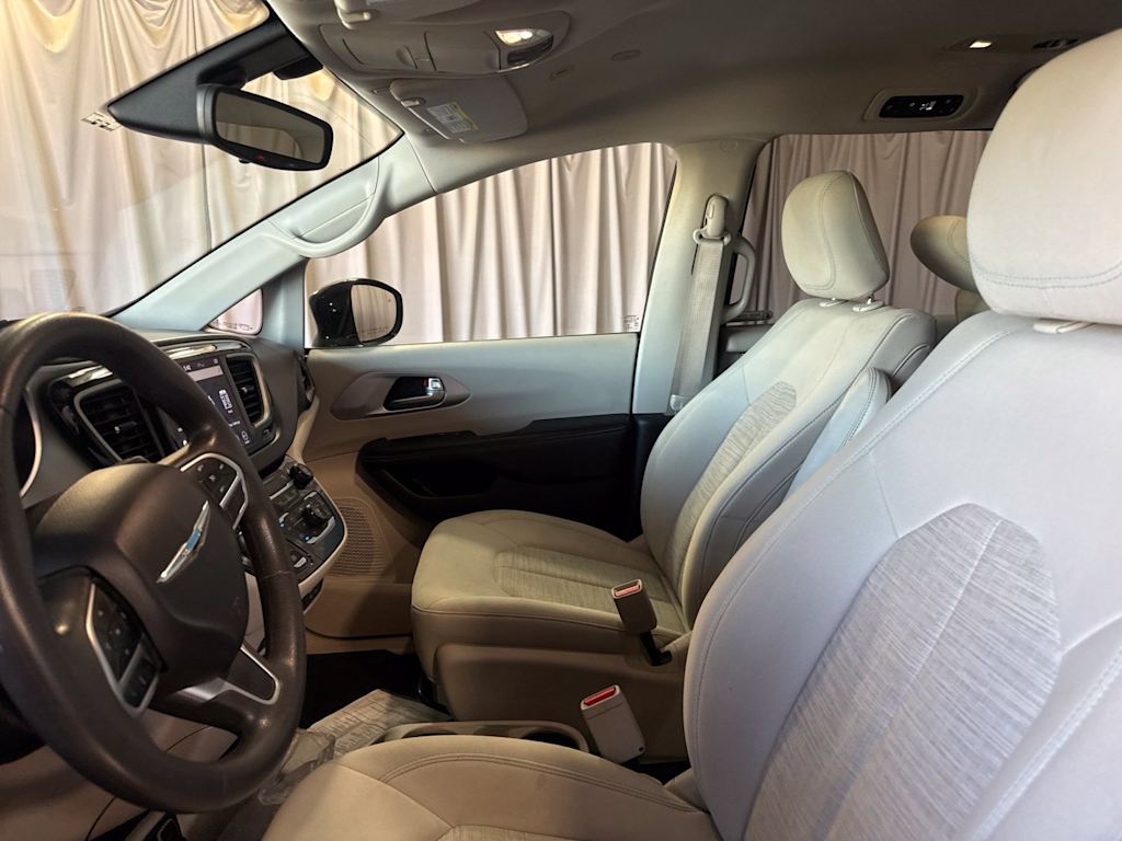 Thumbnail: 2018 Chrysler Pacifica - 7