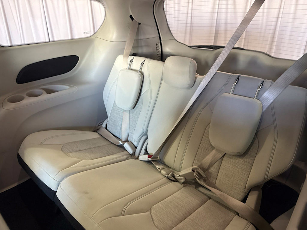 Thumbnail: 2018 Chrysler Pacifica - 21