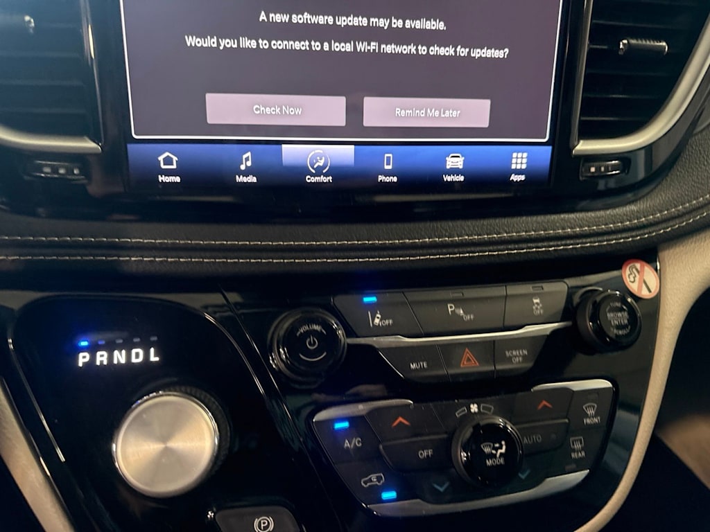 Thumbnail: 2023 Chrysler Pacifica - 11