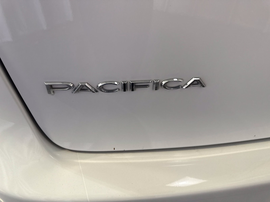 Thumbnail: 2018 Chrysler Pacifica - 6