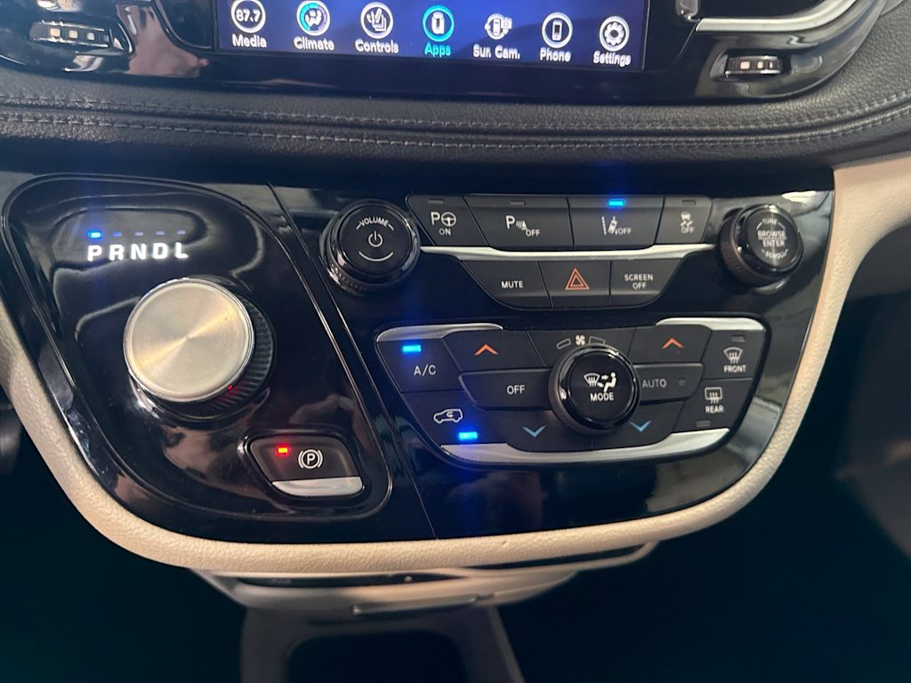 Thumbnail: 2018 Chrysler Pacifica - 29