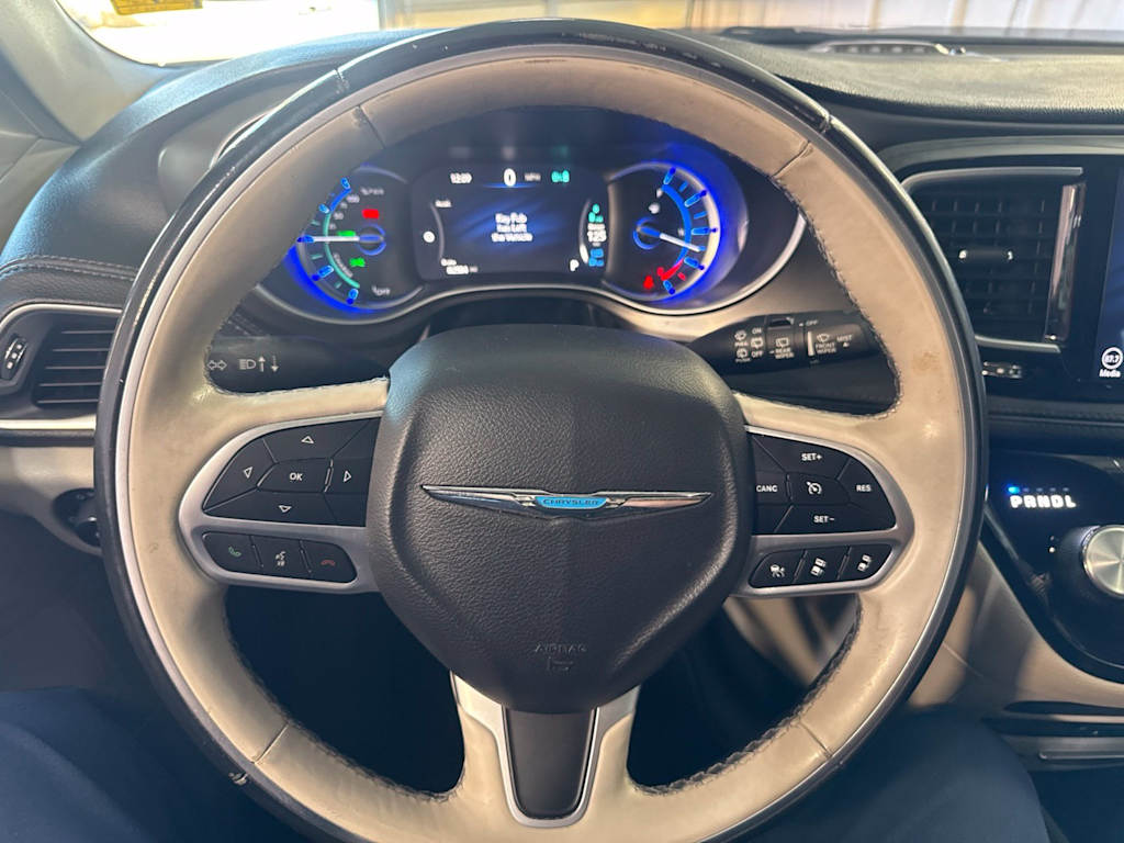 Thumbnail: 2018 Chrysler Pacifica - 8