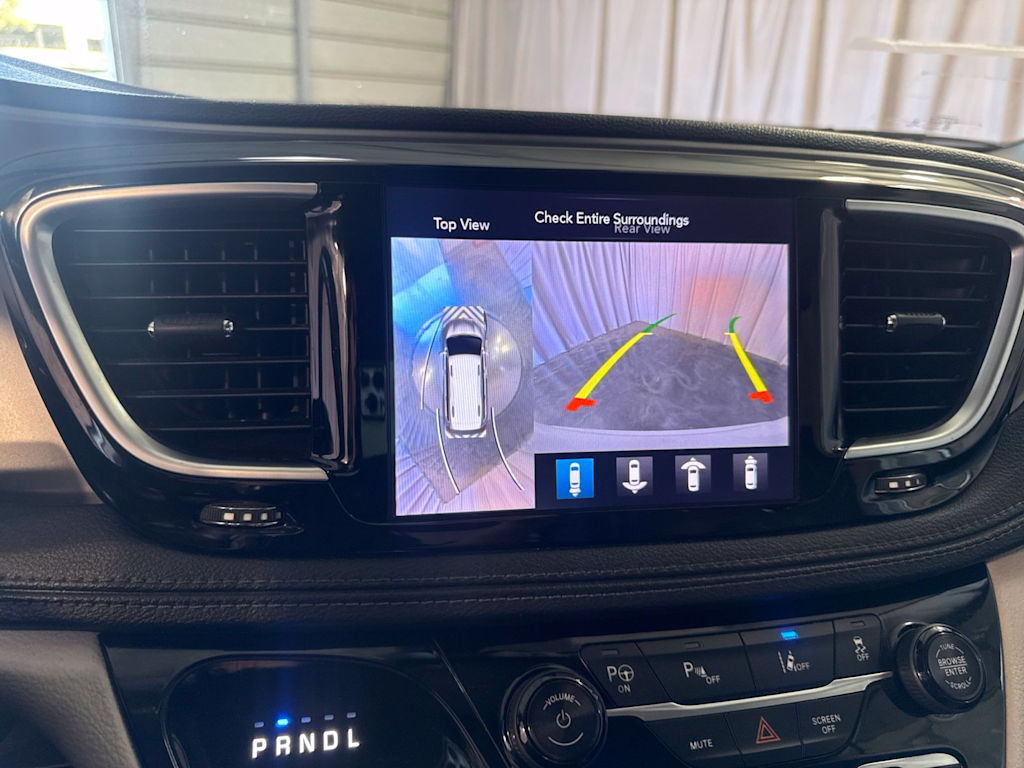 Thumbnail: 2018 Chrysler Pacifica - 31