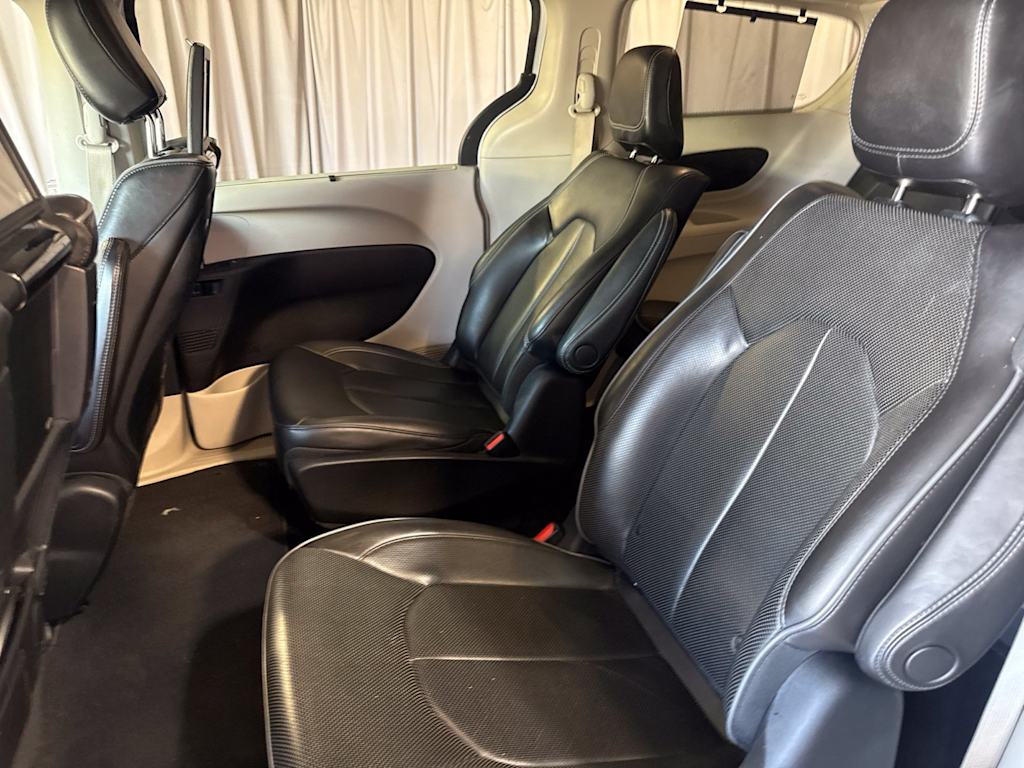 Thumbnail: 2018 Chrysler Pacifica - 10