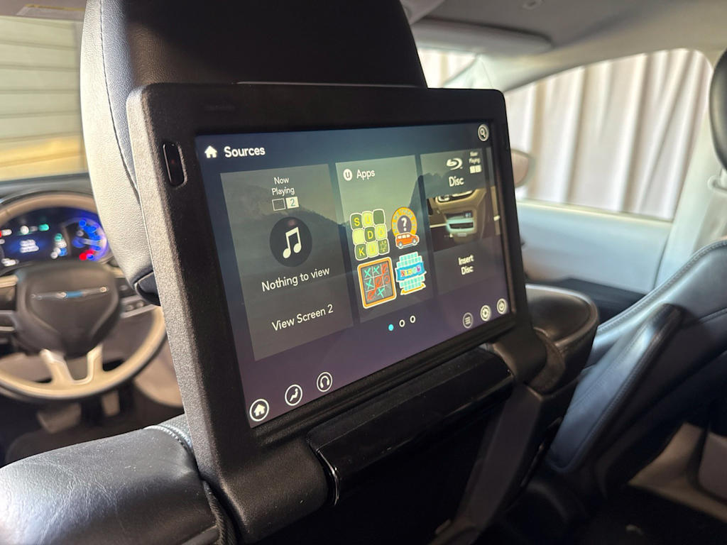 Thumbnail: 2018 Chrysler Pacifica - 2