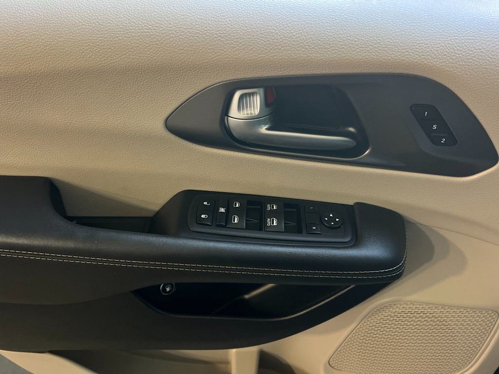 Thumbnail: 2024 Chrysler Pacifica - 21