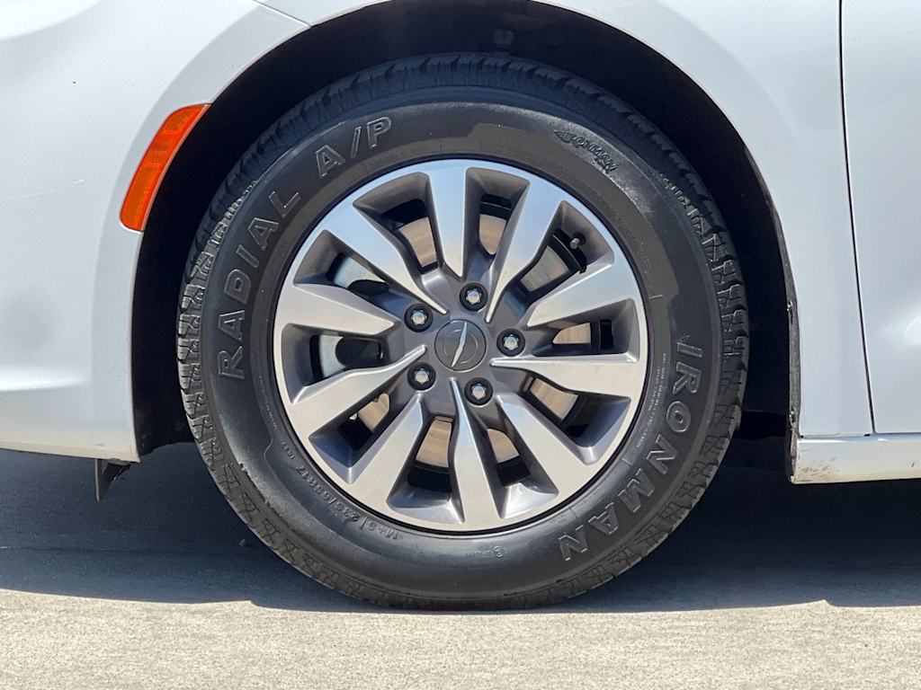 Thumbnail: 2024 Chrysler Pacifica - 8