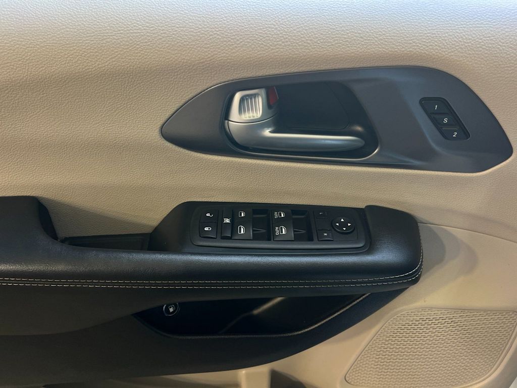 Thumbnail: 2024 Chrysler Pacifica - 21
