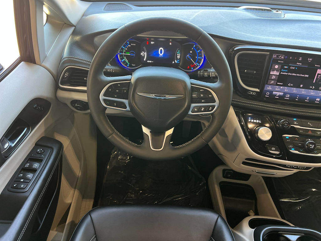 Thumbnail: 2024 Chrysler Pacifica - 12
