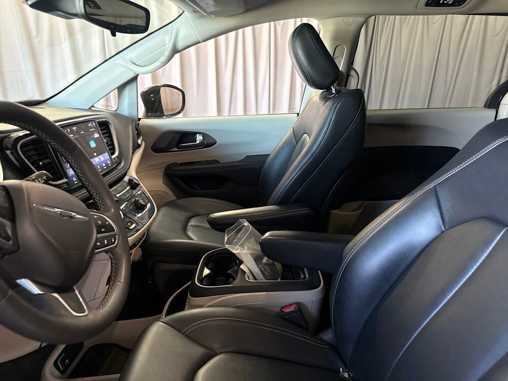 Thumbnail: 2024 Chrysler Pacifica - 9