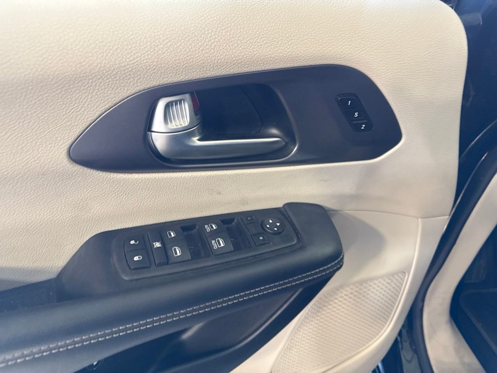 Thumbnail: 2024 Chrysler Pacifica - 24