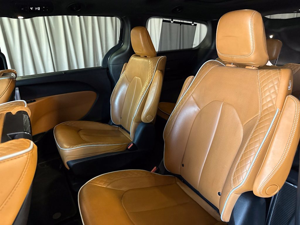Thumbnail: 2021 Chrysler Pacifica - 10