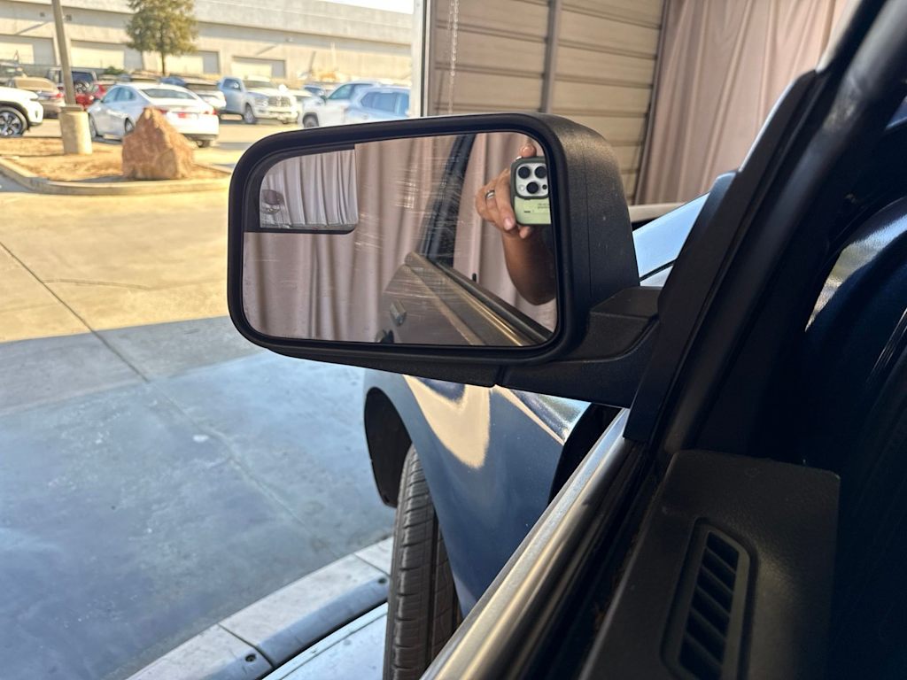 Thumbnail: 2010 Ford Edge - 24