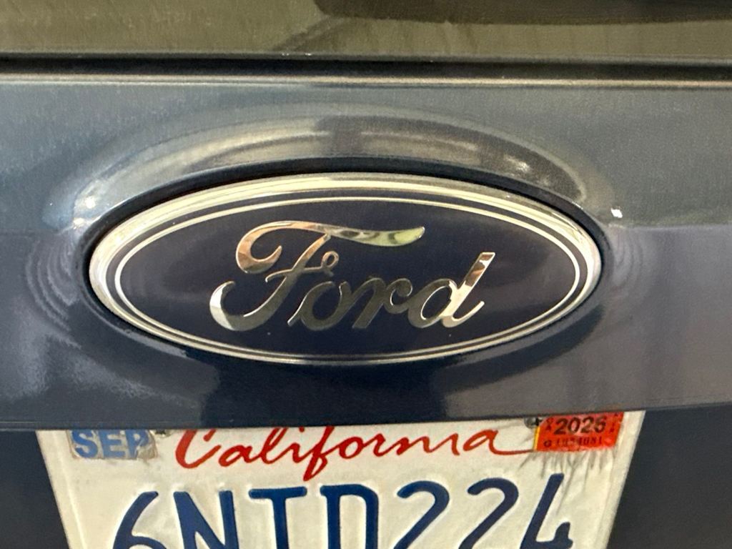 Thumbnail: 2010 Ford Edge - 21