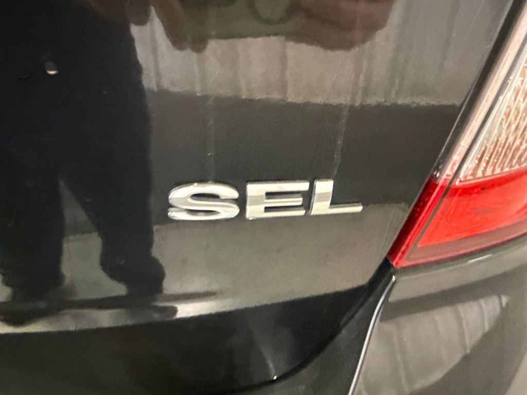 Thumbnail: 2013 Ford Edge - 19
