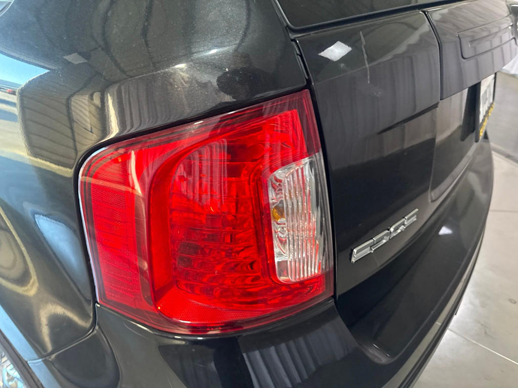 Thumbnail: 2013 Ford Edge - 17