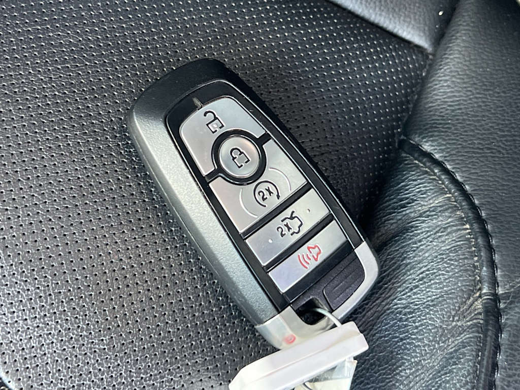 Thumbnail: 2019 Ford Edge - 17